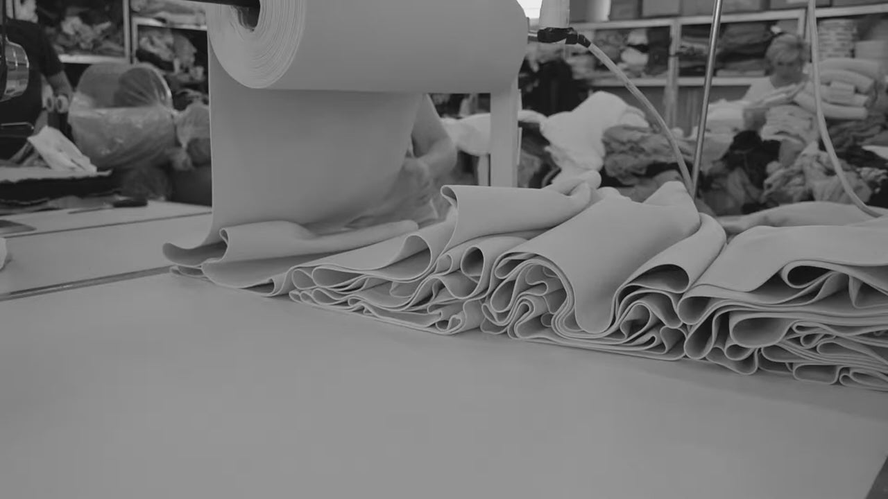 Film przedstawiający proces szycia ubrań Nudyess, polska produkcja